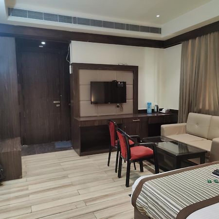 Hotel Sanjay Galaxy,Канпур Экстерьер фото