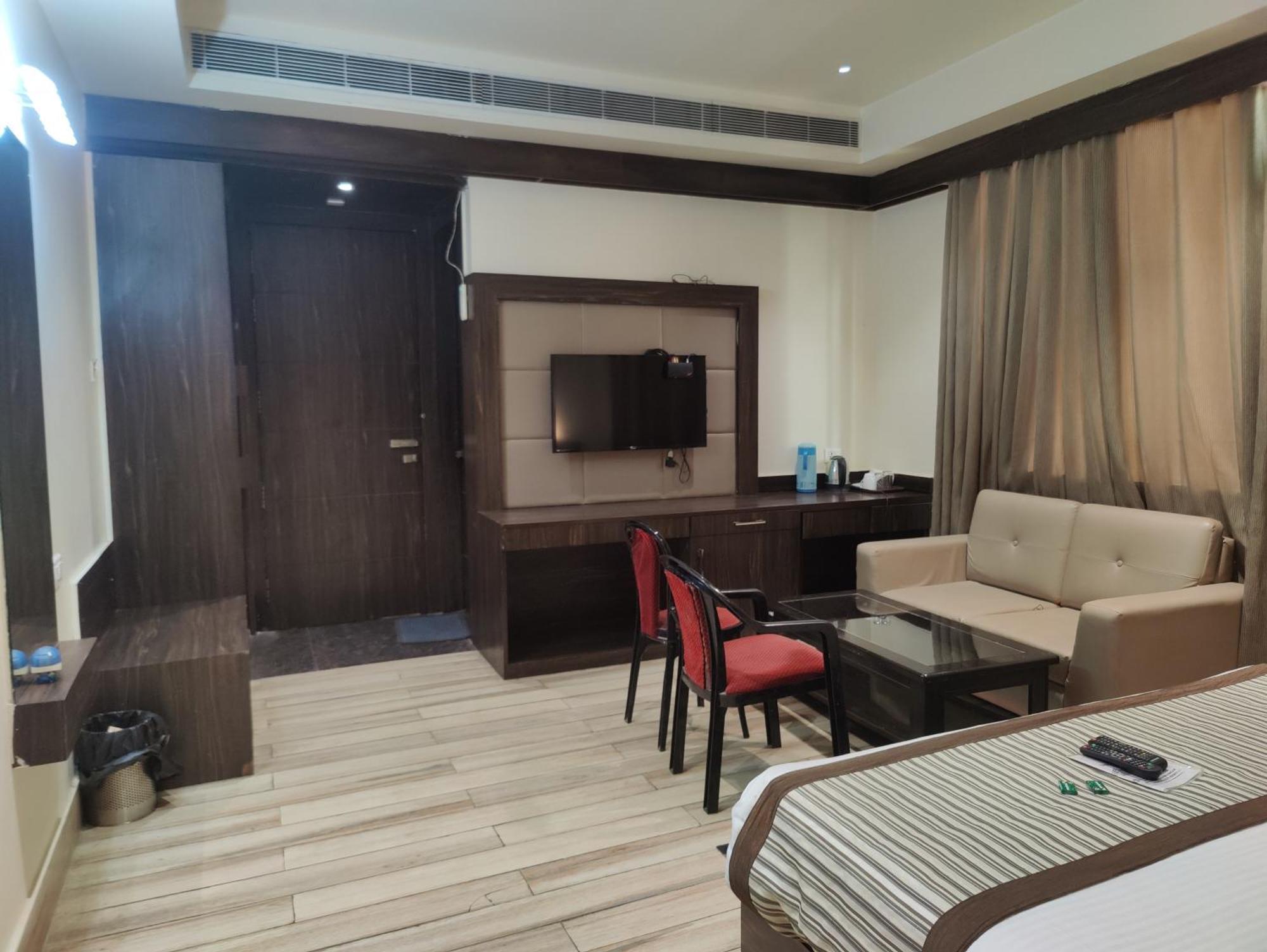 Hotel Sanjay Galaxy,Канпур Экстерьер фото