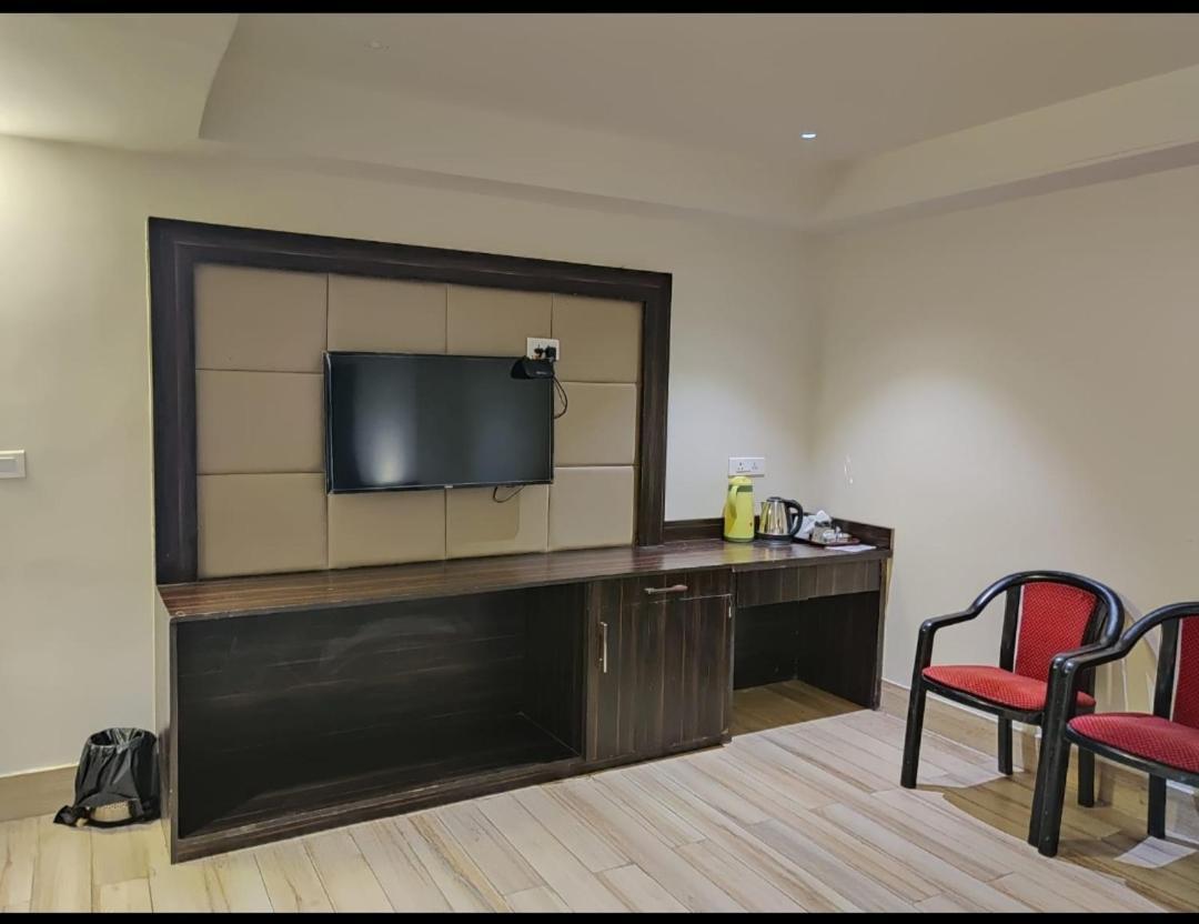 Hotel Sanjay Galaxy,Канпур Экстерьер фото